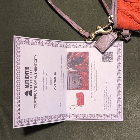 Coach Puffy Quilted Orange and Purple Chevron Wristlet with COA - Picture 7 of 7